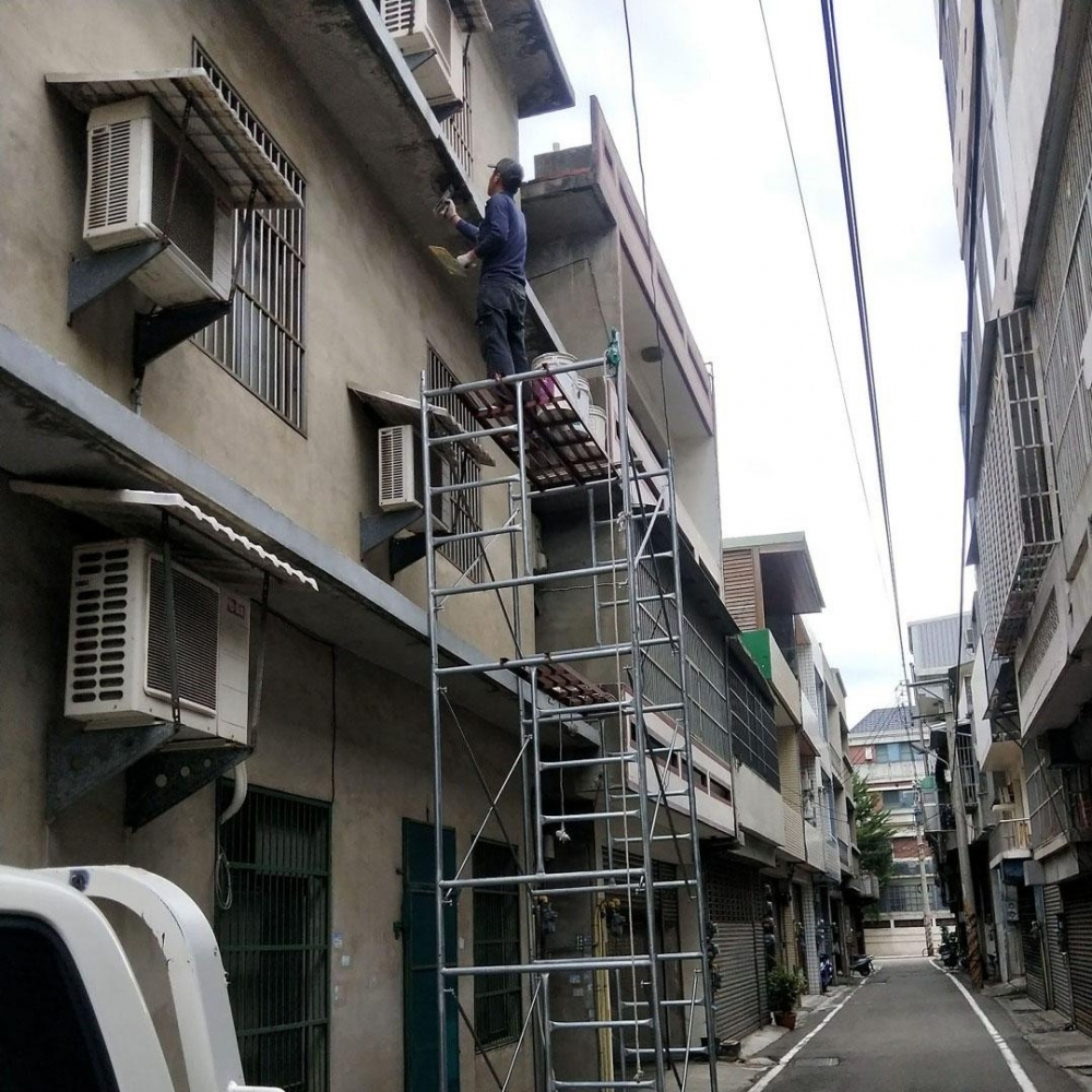 水泥剝落修補/冷氣遮雨板更換