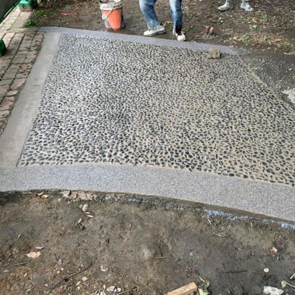 新竹人行道抿石子破裂修補