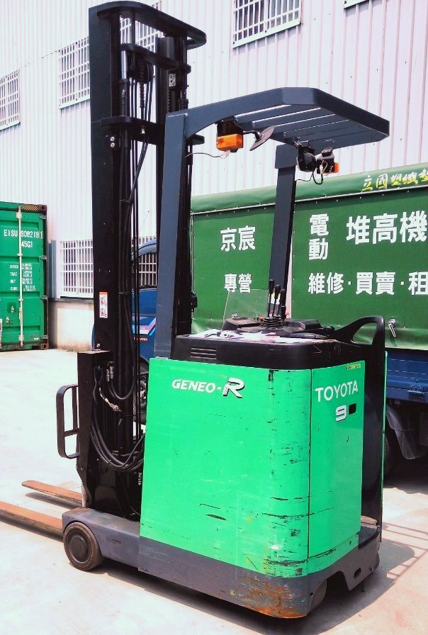 TOYOTA立式堆高