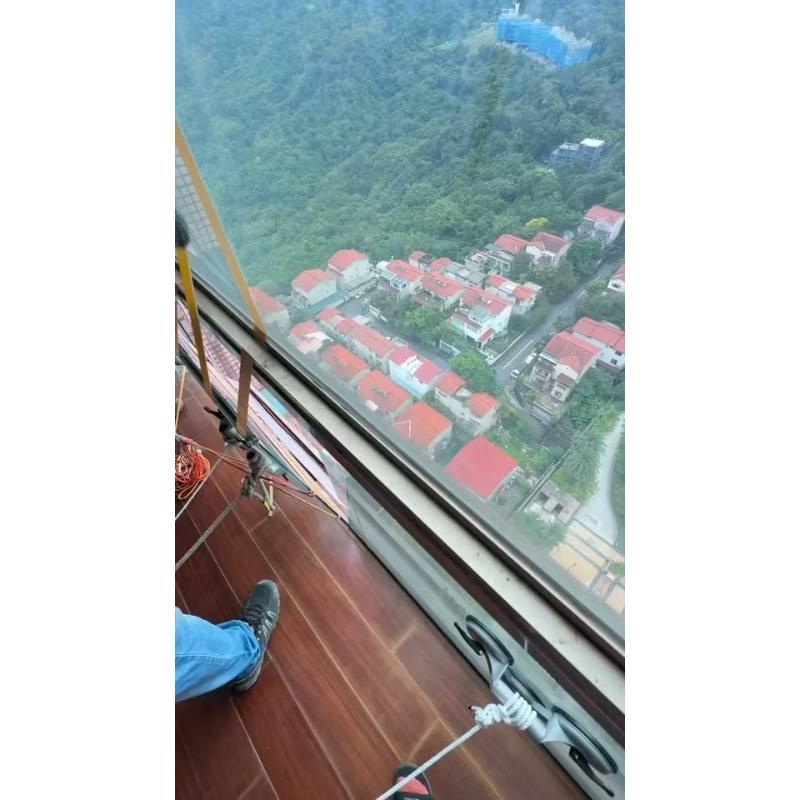 28樓超高空垂吊施工