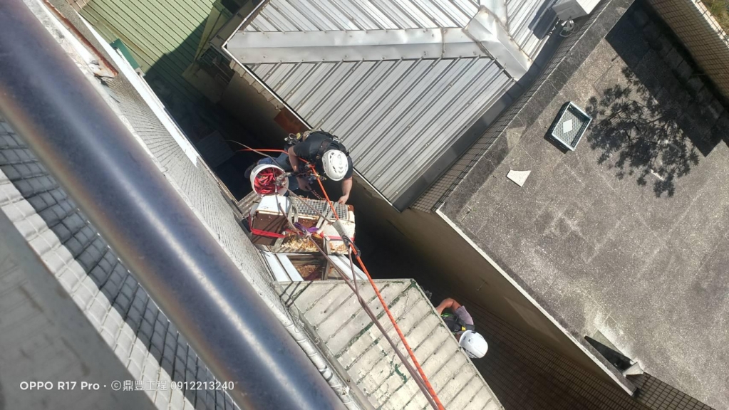 台北市大樓高空繩索技術人員垂降,(冷氣室外機繩索吊掛拆除)-鼎豐