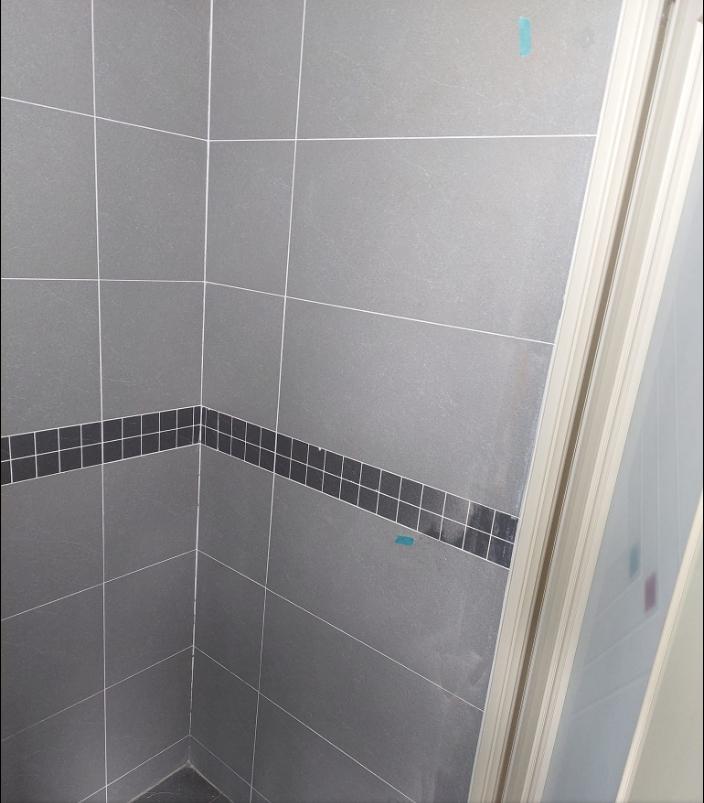 台北市浴室壁磚孔洞破損修補美容-鴻杰