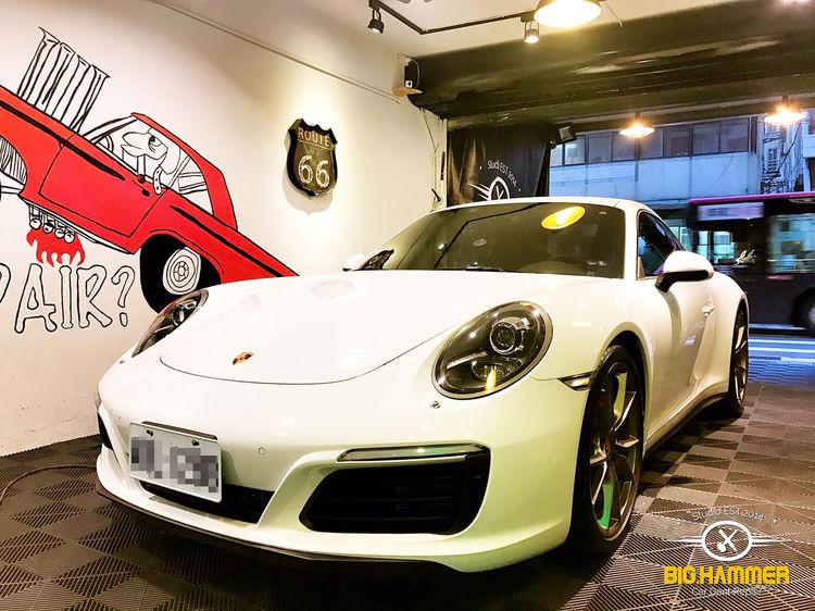 Porsche 911 Carrera 4S 後葉子板邊凹痕修理