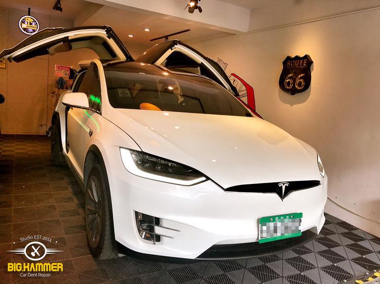 Tesla Model X 車尾門鋁合金修理