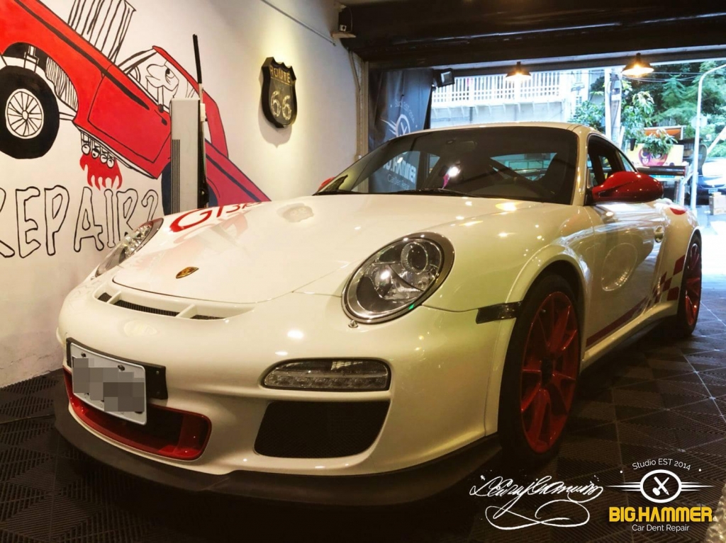 Porsche 911 GT3 RS  葉子板凹痕修復