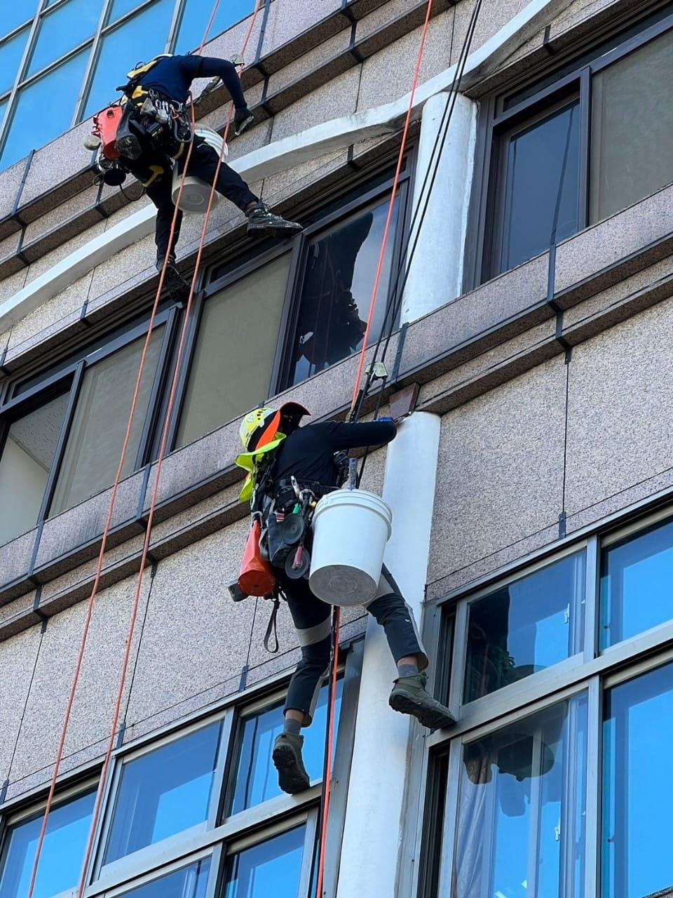 外牆高空雙繩作業