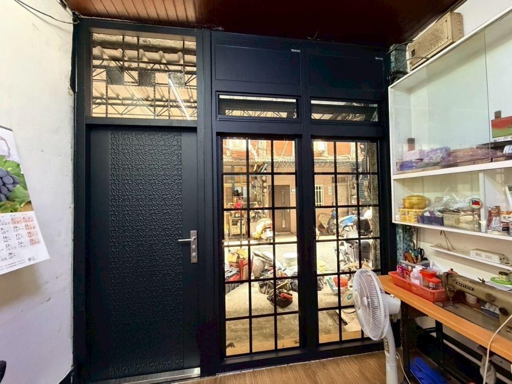 鼎揚鋼鋁門窗專屬客製化店面門與隔間設計