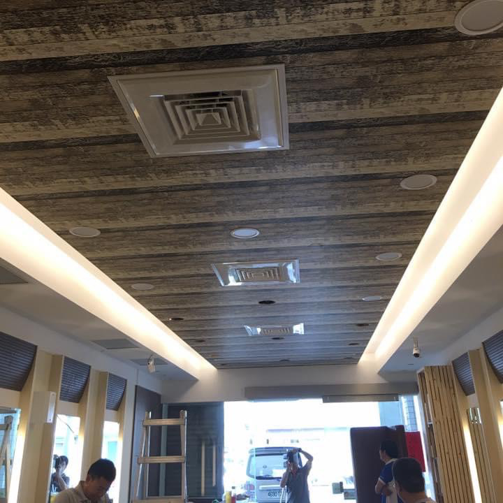 木質拼色天花板