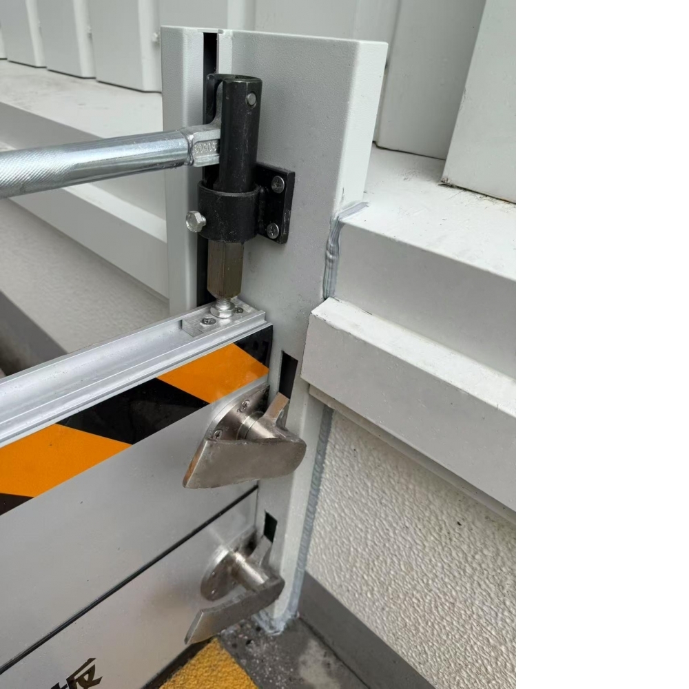 Quick-fit Buckled Flood Door(BSI Test)