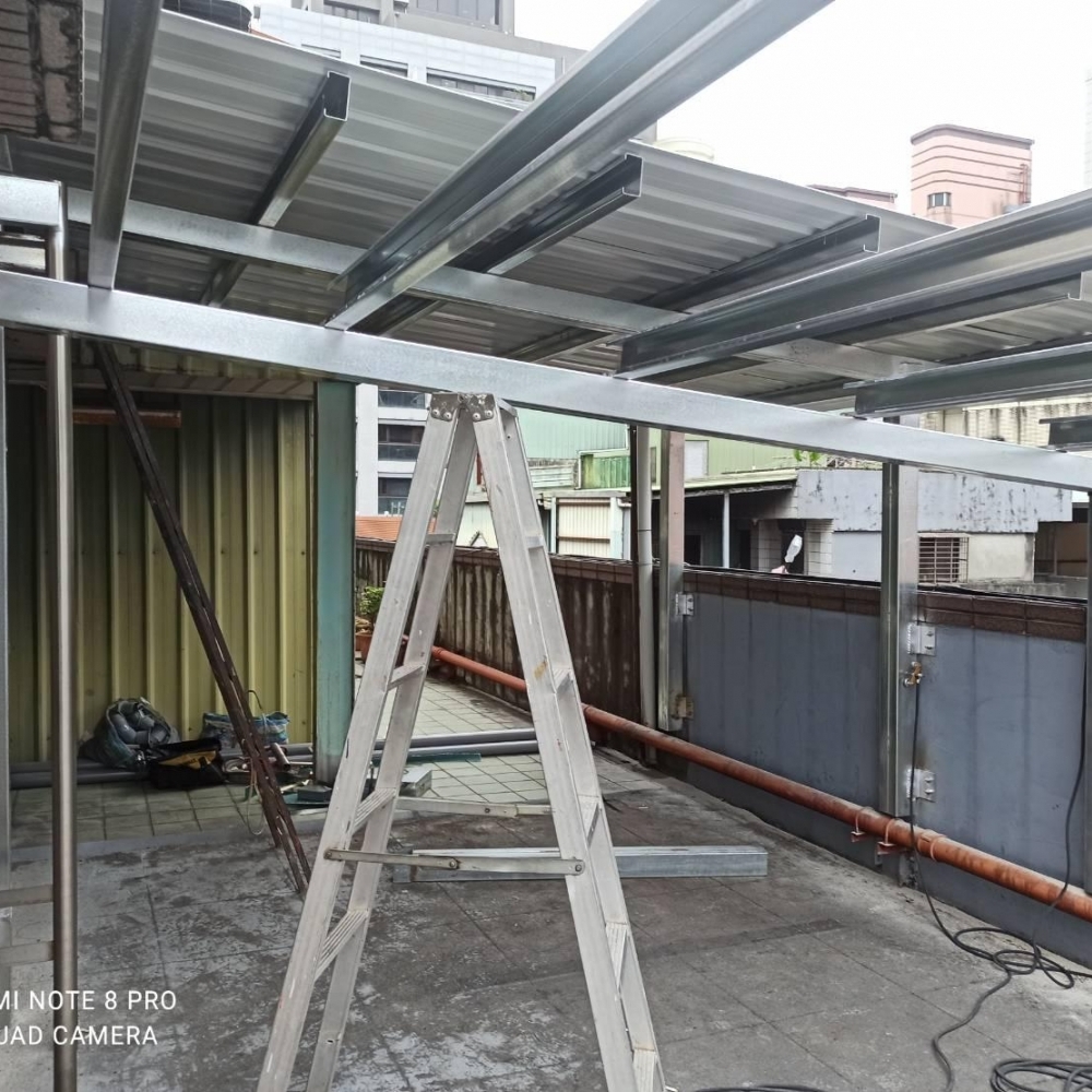 板橋後埔街 搭建鐵皮