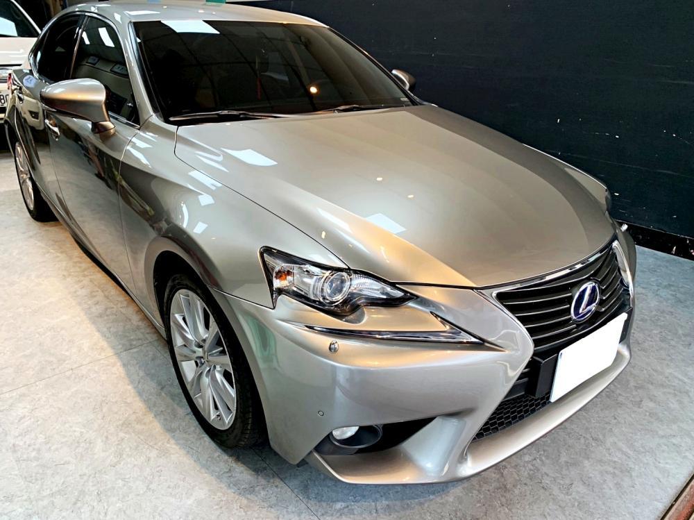 LEXUS IS 300H 車門修復｜台中汽車凹痕修復｜大里汽車凹痕修復