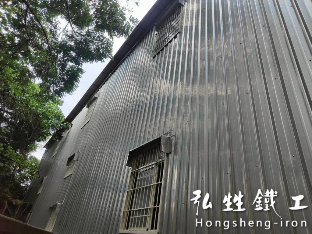 壁面更換白鐵（0.4）含採光罩（塑鋁板）