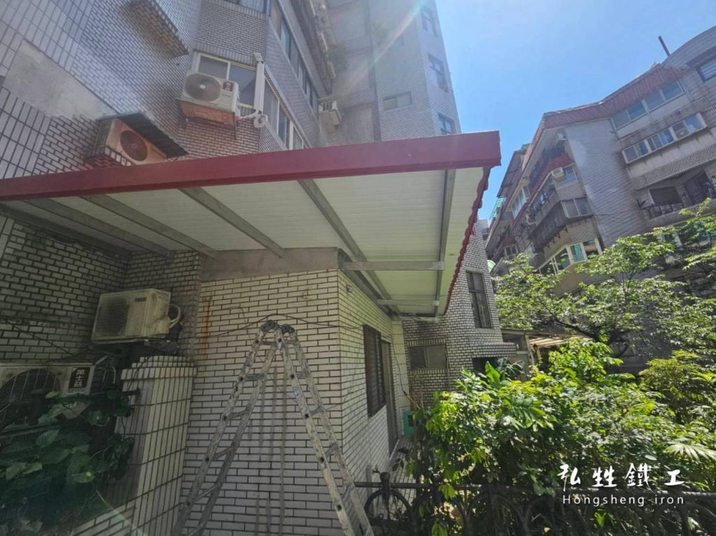 更換白鐵骨架及白鐵烤漆琉璃瓦