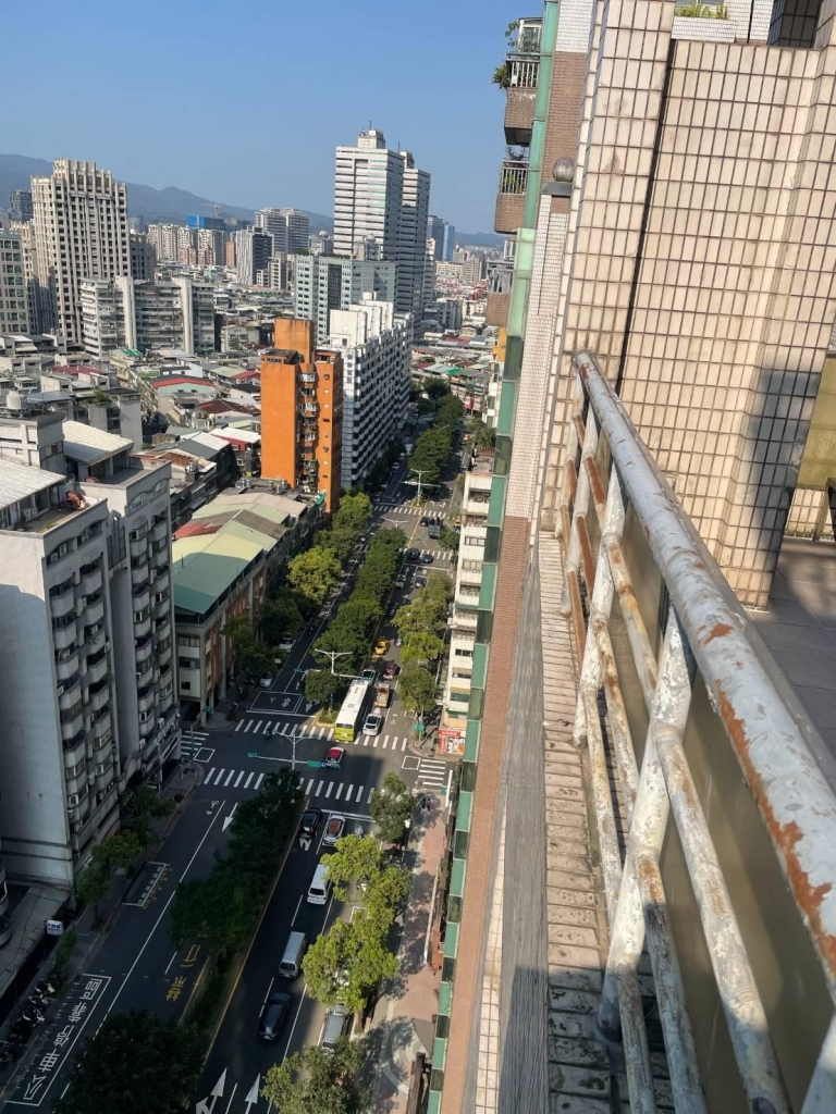 不鏽鋼欄杆施工前及施工完 | 不鏽鋼欄杆安裝