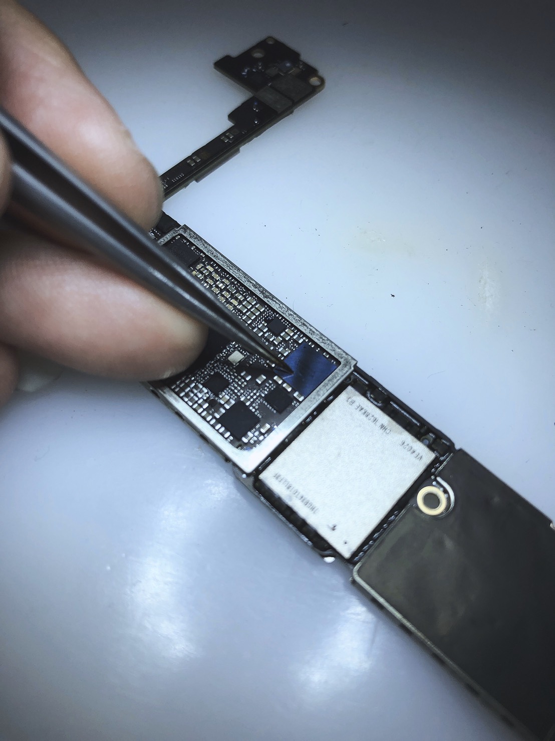 主機板毀損造成擴音功能異常 晶片毀損-台中iphone維修推薦