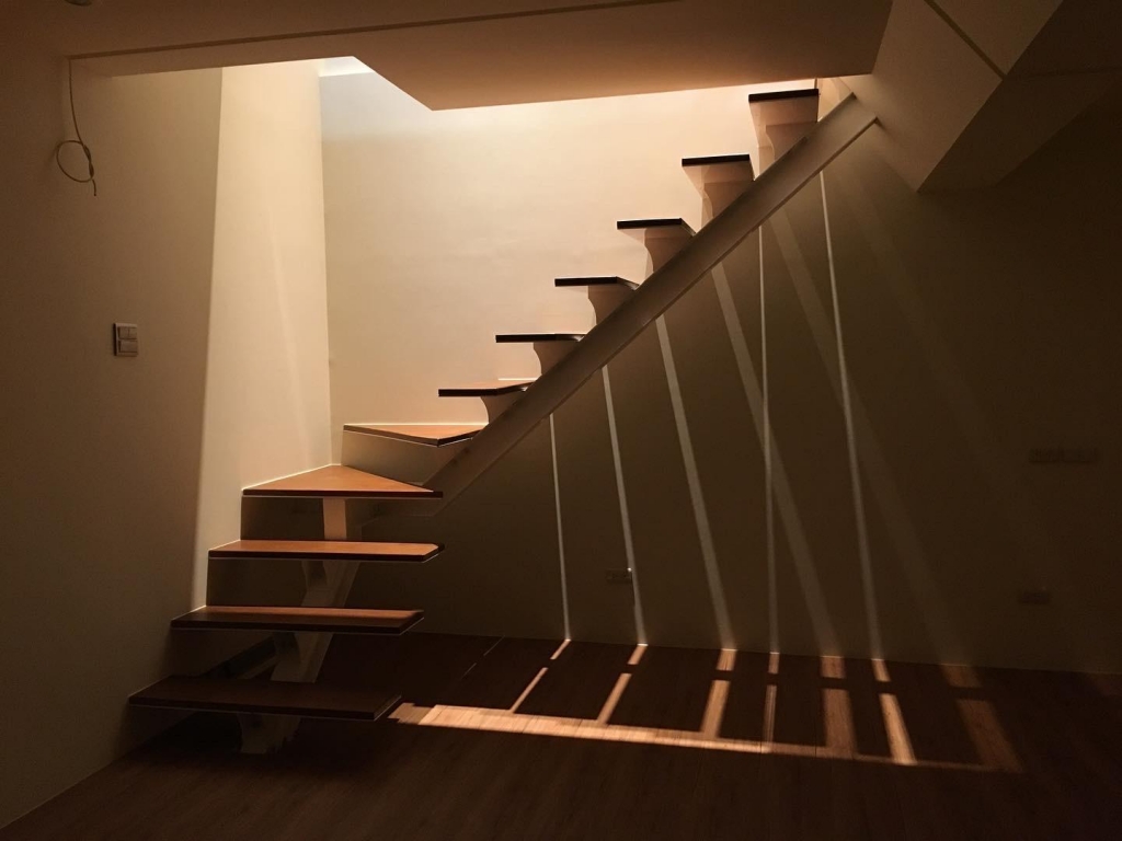 金屬釘製-樓梯設計