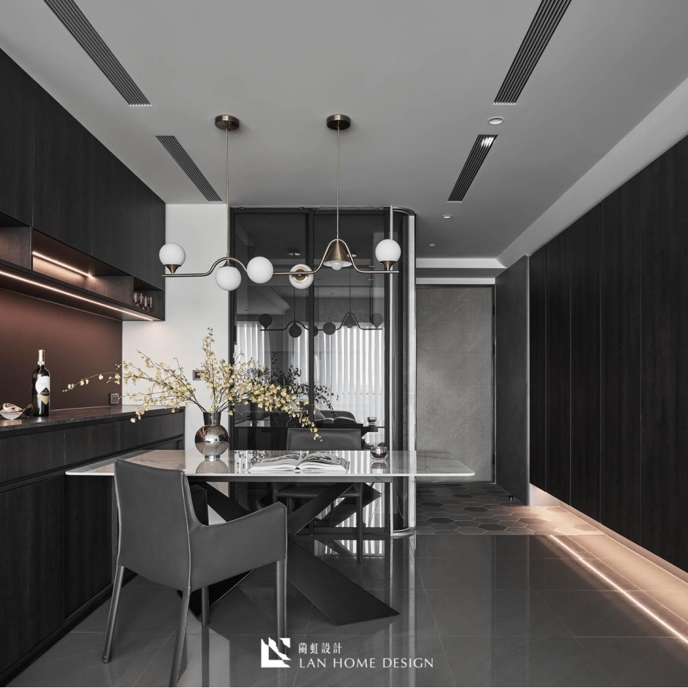 L RESIDENCE