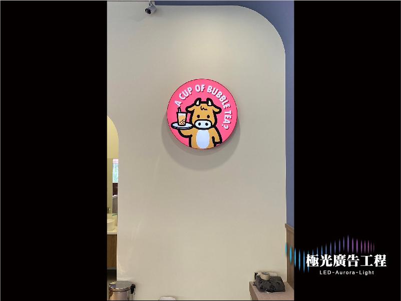 仟納輪造型燈箱