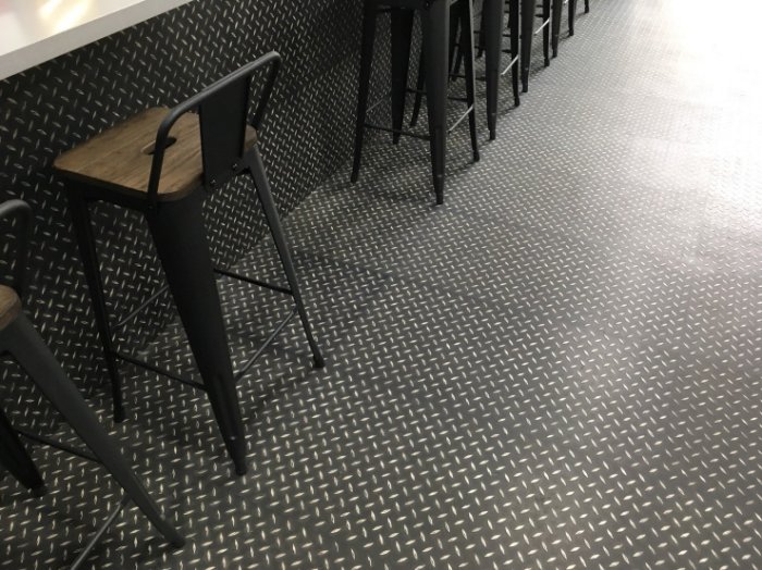 YAMAHA各大機車行工業風黑鋼立體浮雕金屬鐵板塑膠地磚塑膠地板45cmx90cm3.0m/m