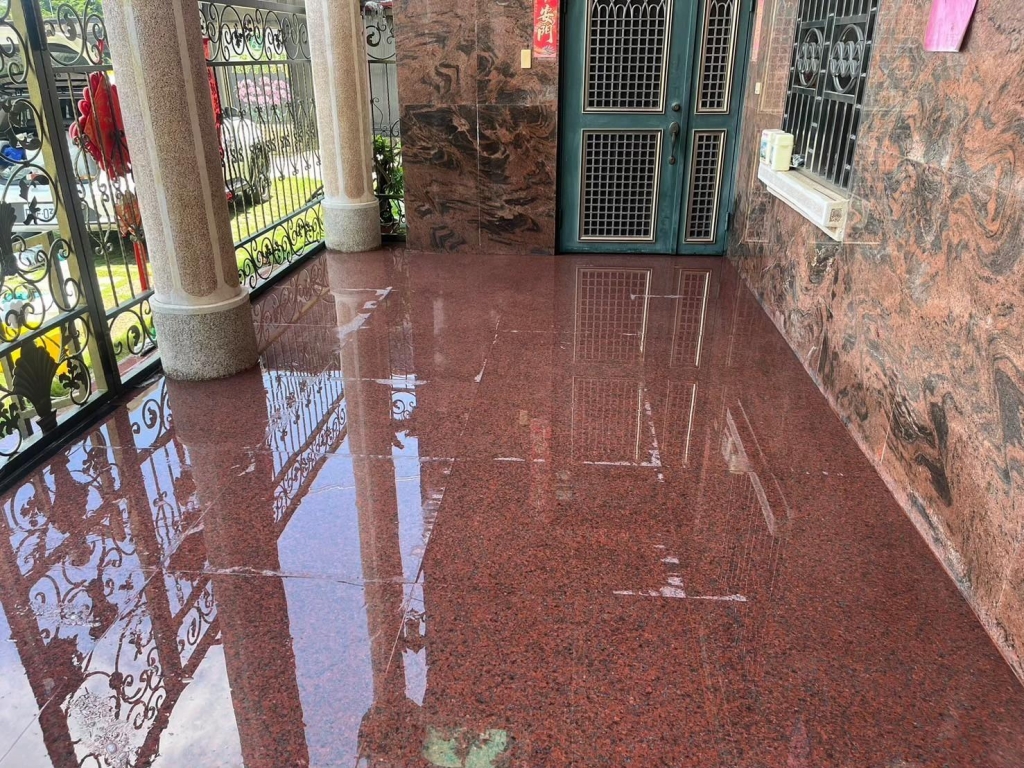 民宅門庭前與廚房防滑