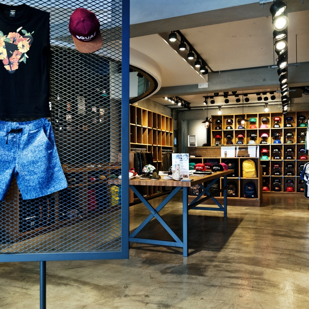 台南SQUAD旗艦店-水泥混搭 美式工業風