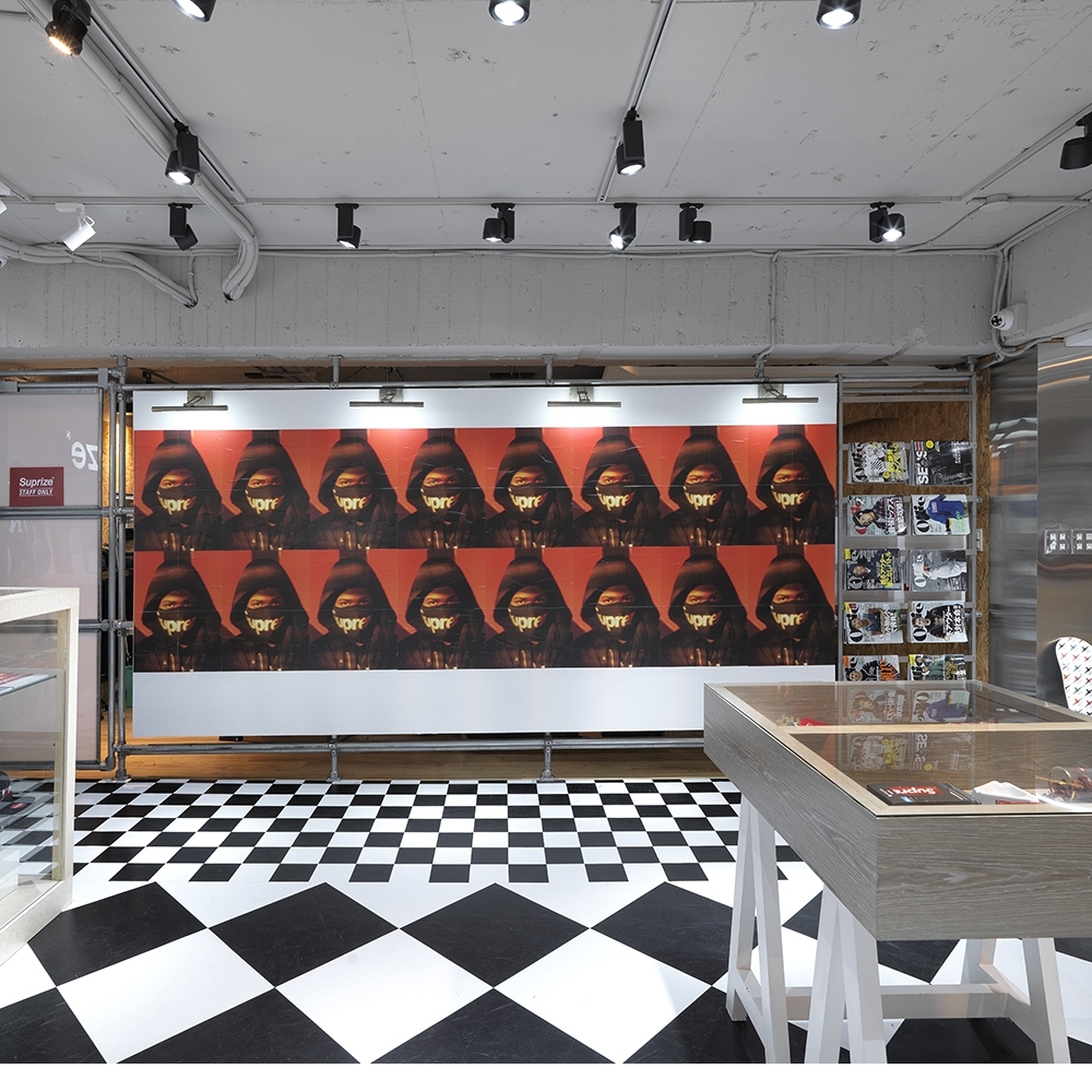 台灣Supreme專賣店 - Suprize 台北東區旗艦店.