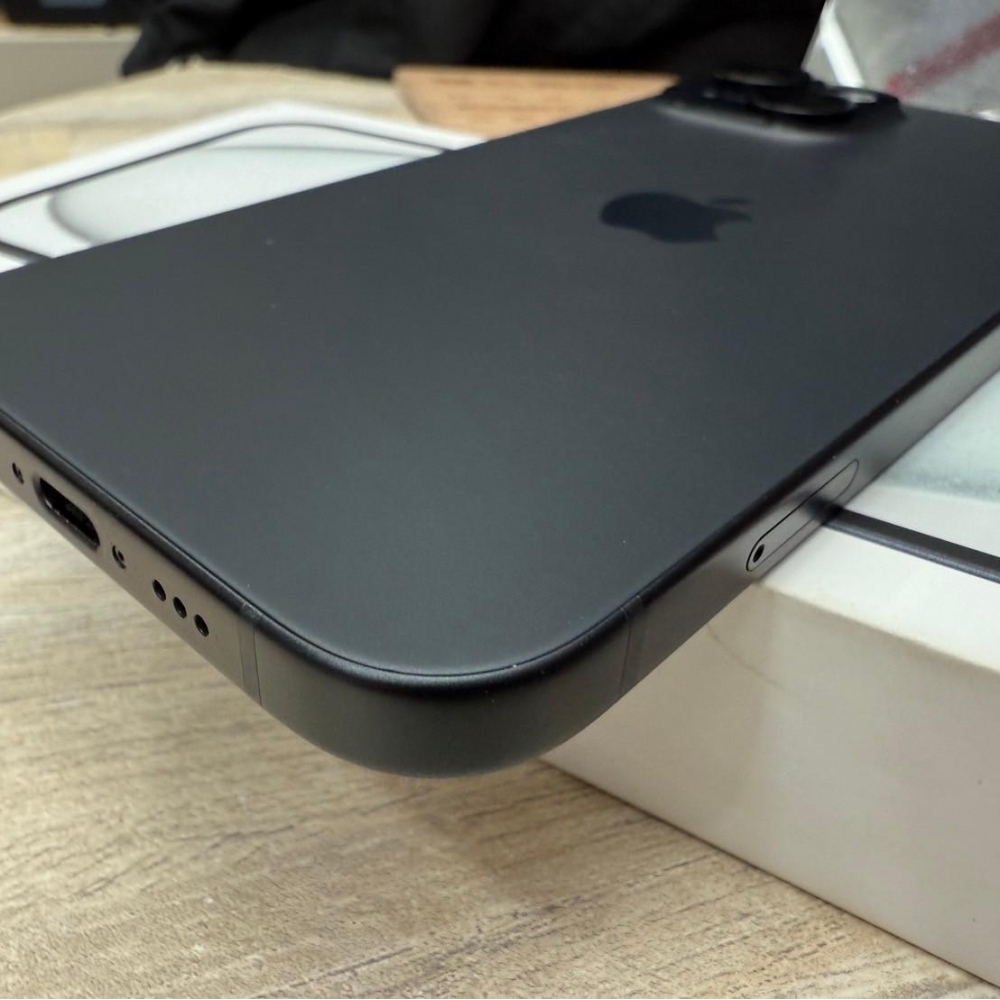 iPhone 15 128g 黑 電池100% 循環89 保固到2025/11/11 有盒裝有配件