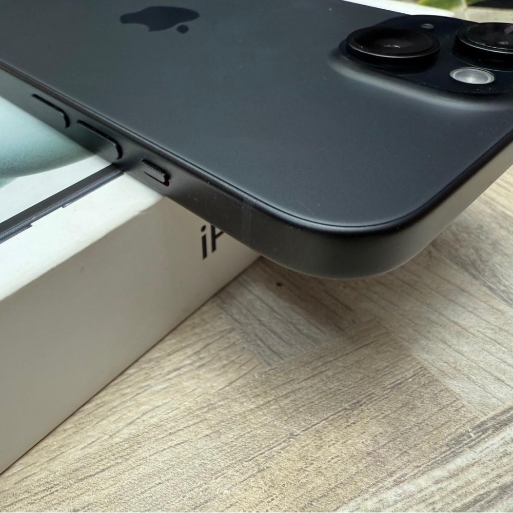 iPhone 15 128g 黑 電池100% 循環89 保固到2025/11/11 有盒裝有配件