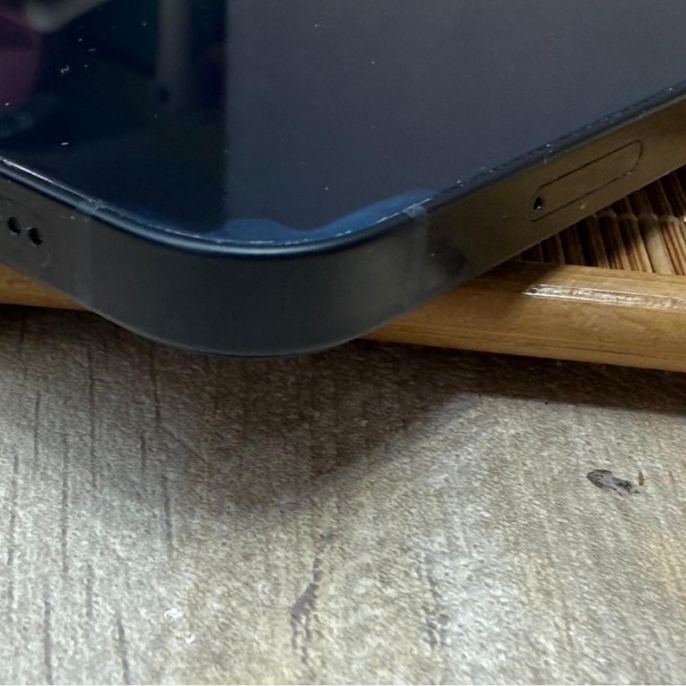 iPhone 13 128g 黑 電池84% 換過副廠螢幕 無盒裝有配件