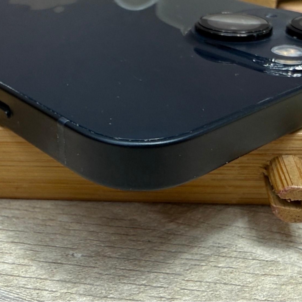 iPhone 13 128g 黑 電池84% 換過副廠螢幕 無盒裝有配件