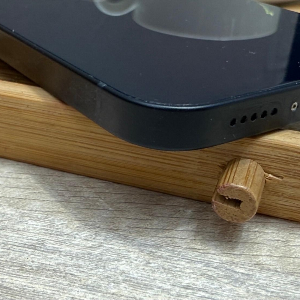 iPhone 13 128g 黑 電池84% 換過副廠螢幕 無盒裝有配件