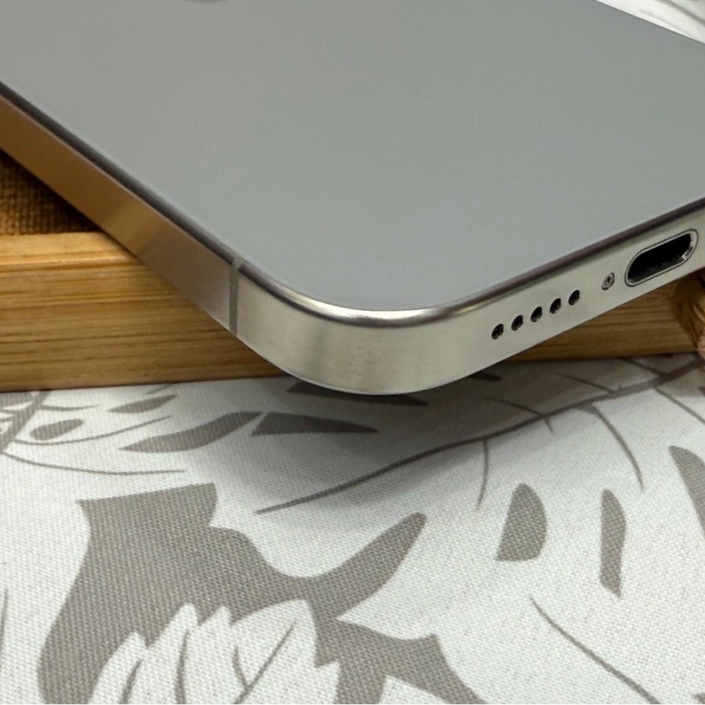 iPhone 15 Pro 256g 鈦 電池100% 有盒裝有配件