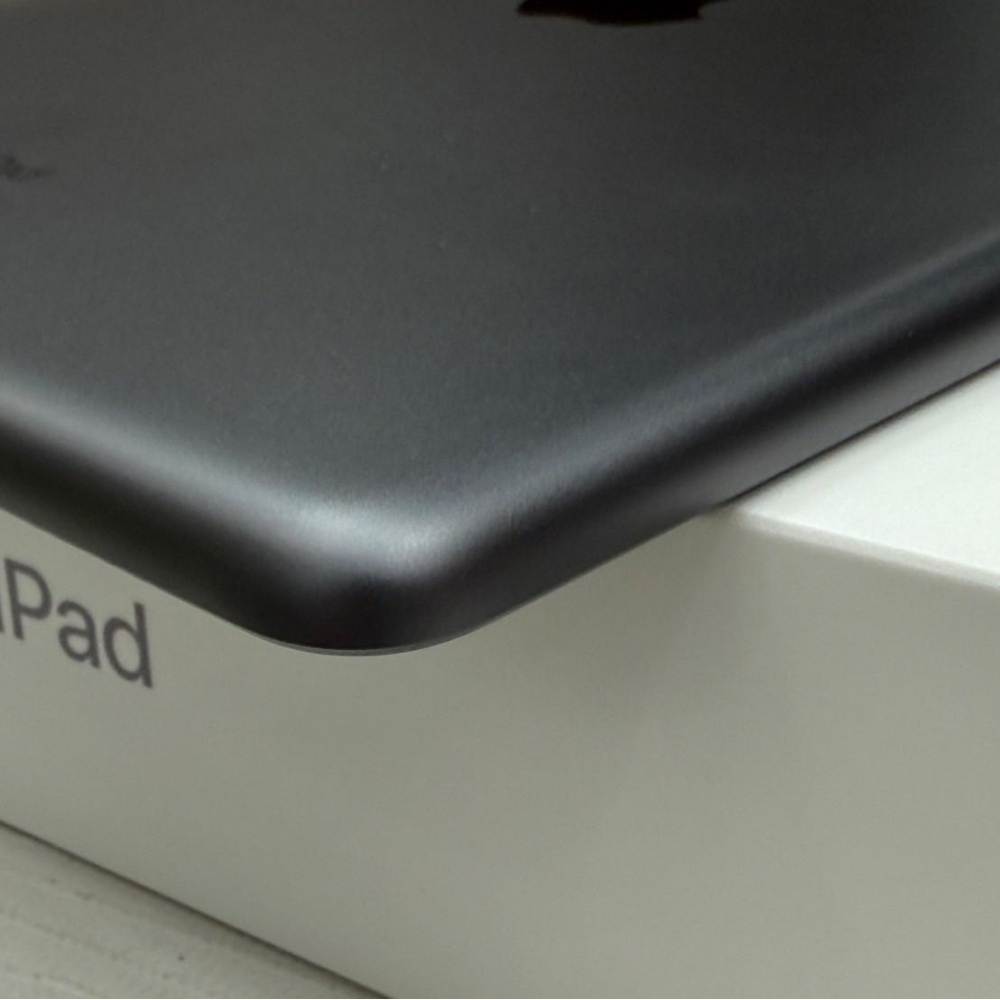 iPad 9 64G 電池98% 循環34次 + VAP 軍規防摔藍牙鍵盤+ Pencil Ax 觸