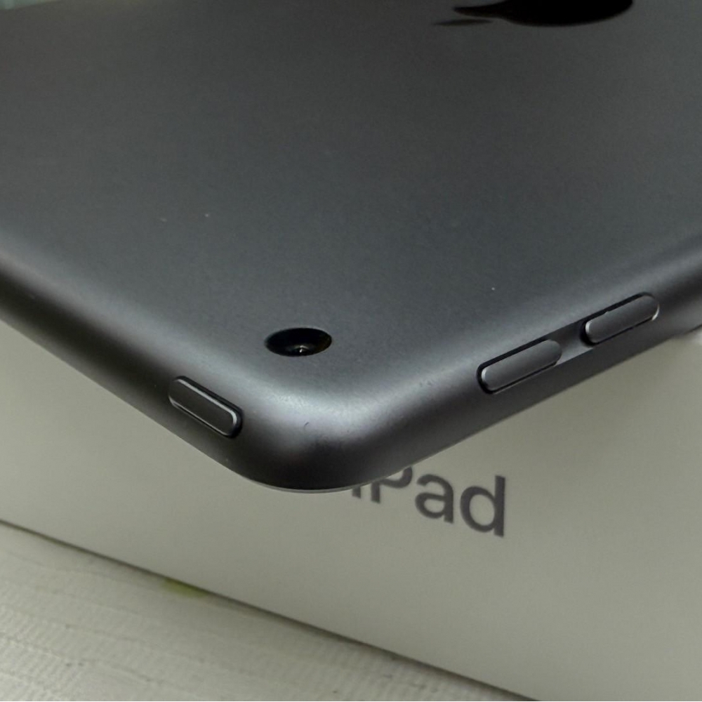 iPad 9 64G 電池98% 循環34次 + VAP 軍規防摔藍牙鍵盤+ Pencil Ax 觸