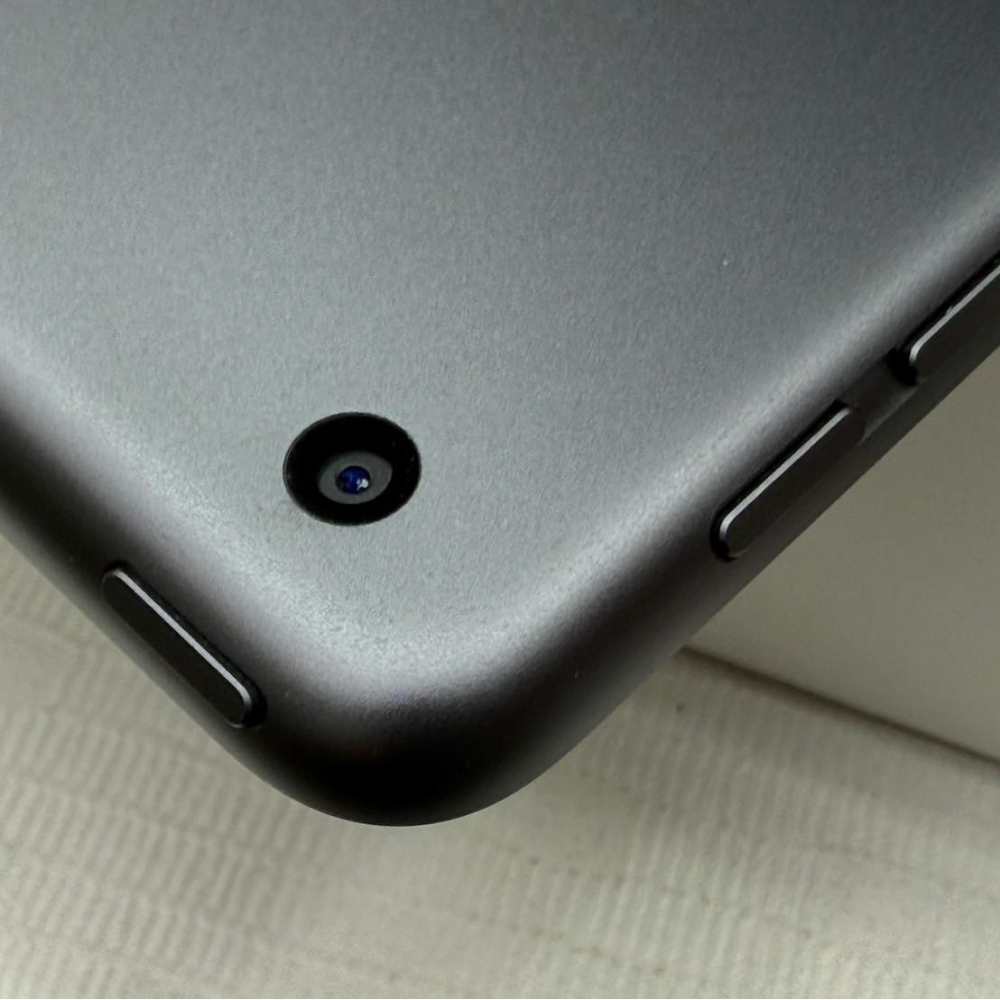 iPad 9 64G 電池98% 循環34次 + VAP 軍規防摔藍牙鍵盤+ Pencil Ax 觸