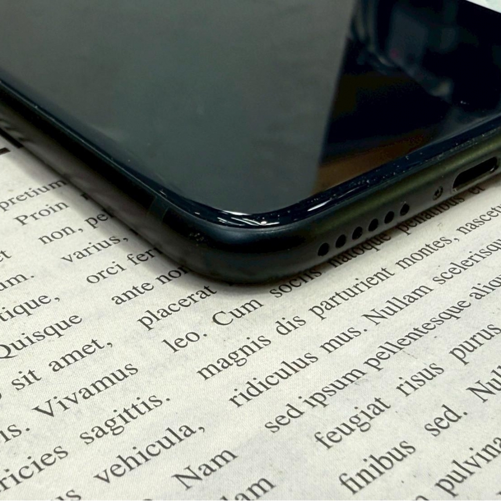 iPhone SE3 128G 黑 電池94% 無盒裝有配件