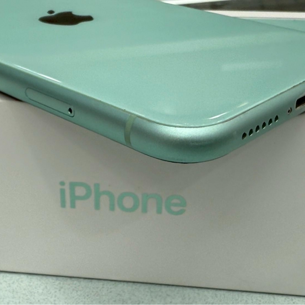 iPhone 11 128g 綠 電池81% 換過副廠螢幕 有盒裝有配件
