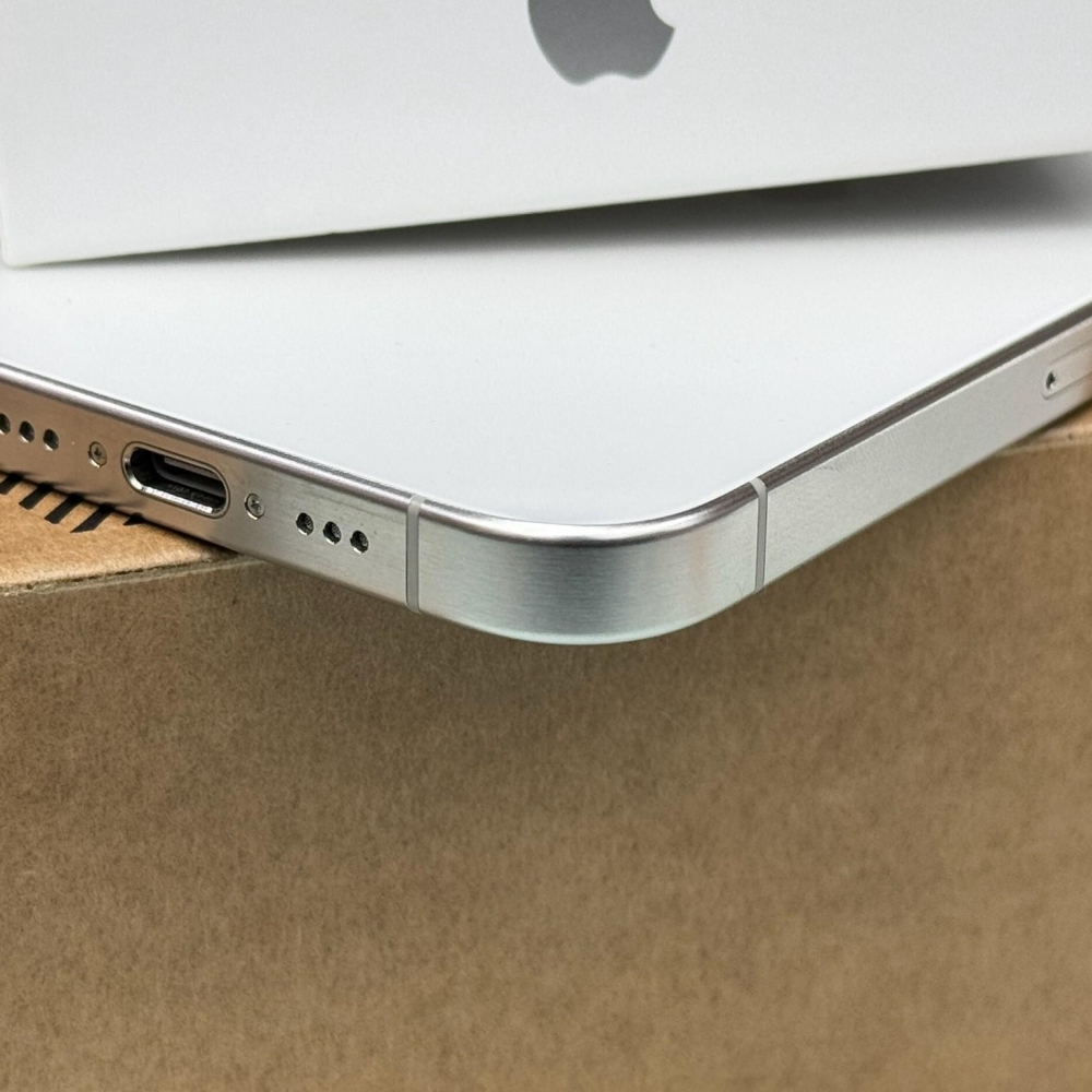 iPhone 15 pro 128g 白 電池87% 無盒裝有配件