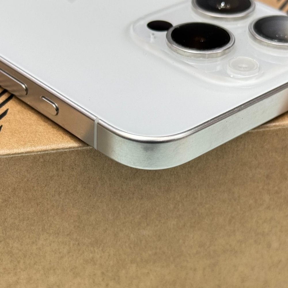 iPhone 15 pro 128g 白 電池87% 無盒裝有配件