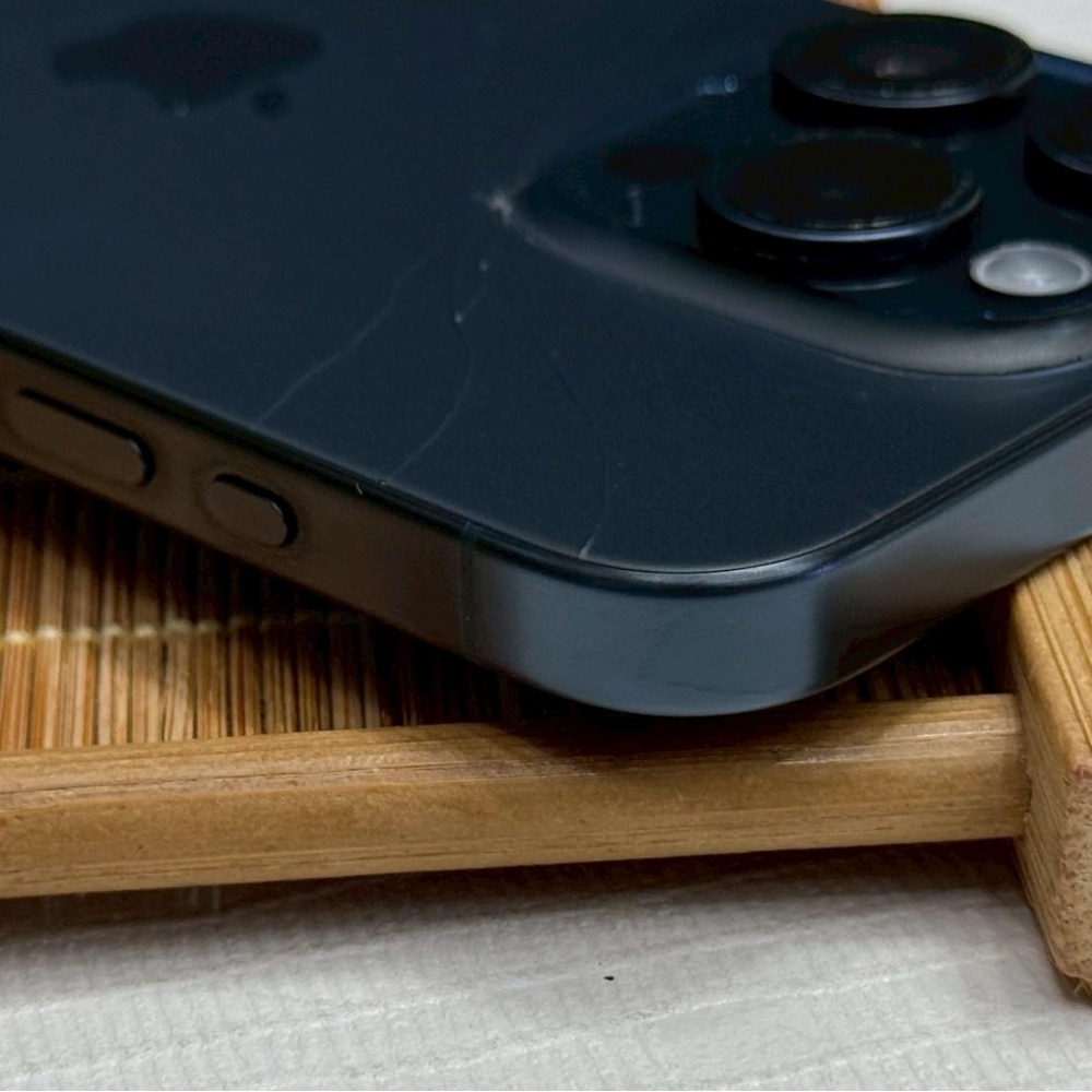 iPhone 15 Pro 256g 藍 電池88% 背板破 有盒裝有配件