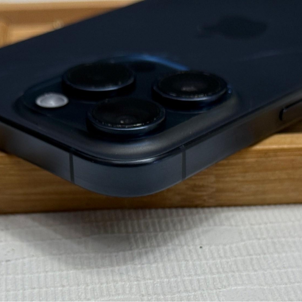 iPhone 15 Pro 256g 藍 電池88% 背板破 有盒裝有配件