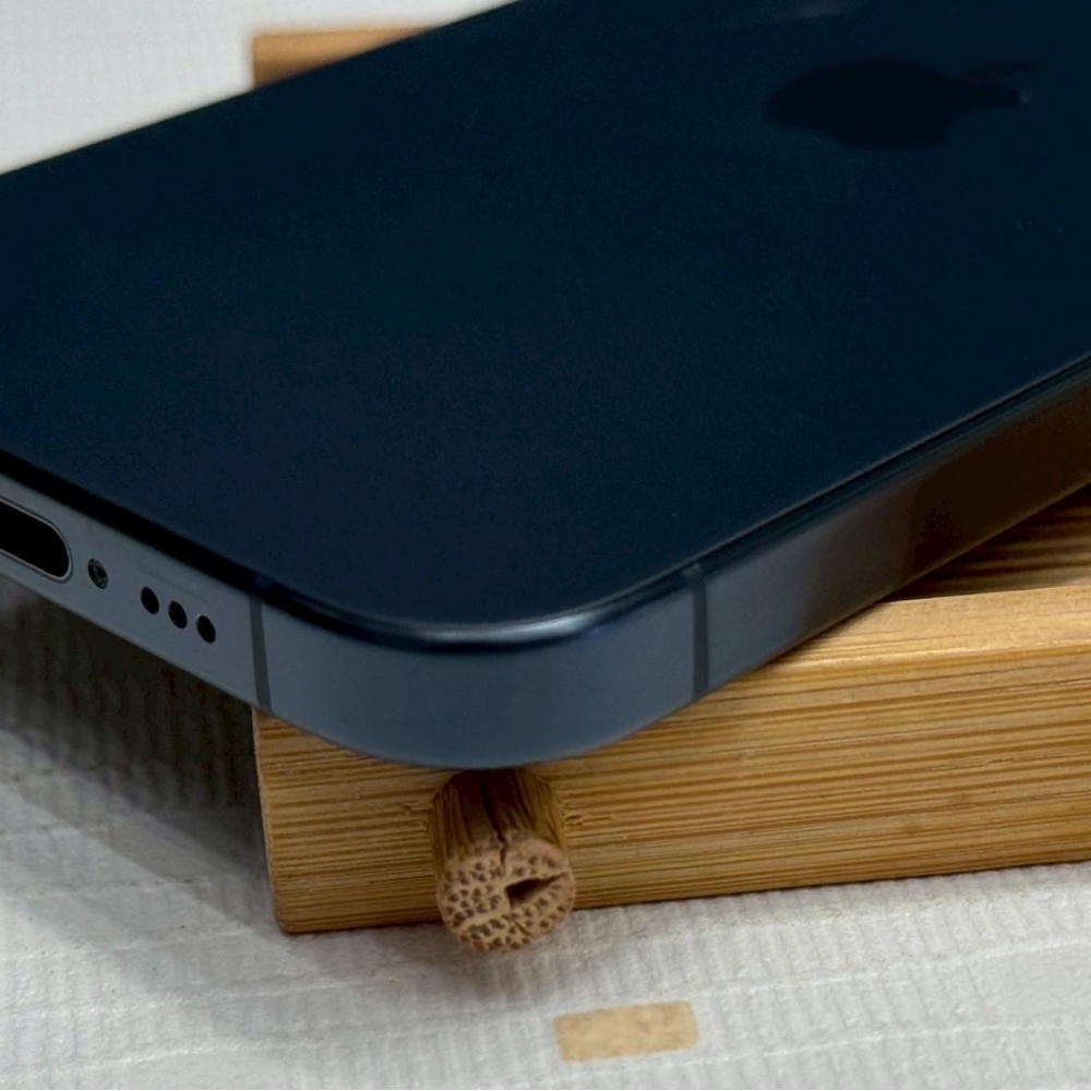 iPhone 15 Pro 256g 藍 電池88% 背板破 有盒裝有配件