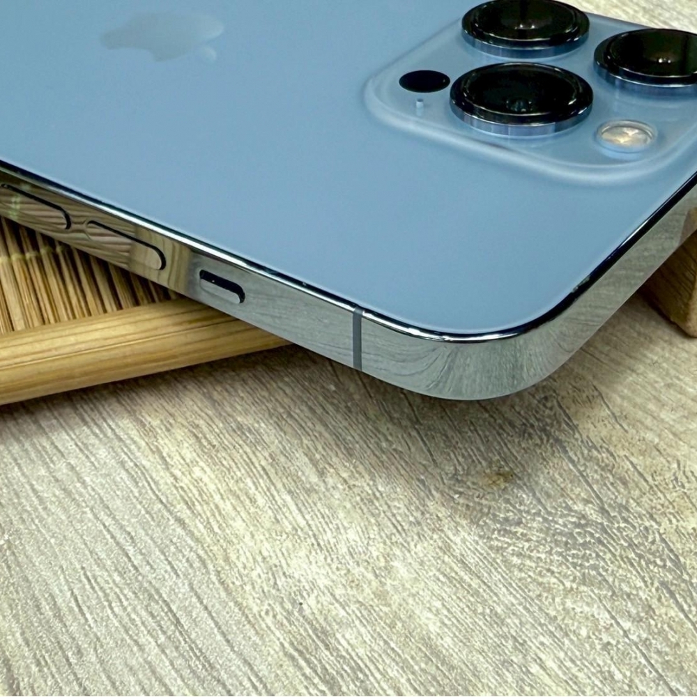 iPhone 13 pro 256g 藍 電池100% 全機無傷 無盒裝有配件