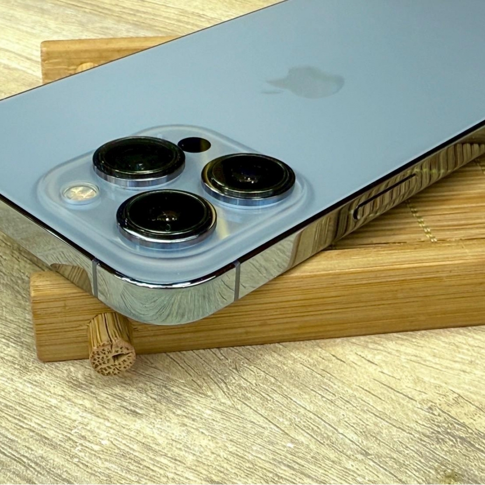 iPhone 13 pro 256g 藍 電池100% 全機無傷 無盒裝有配件