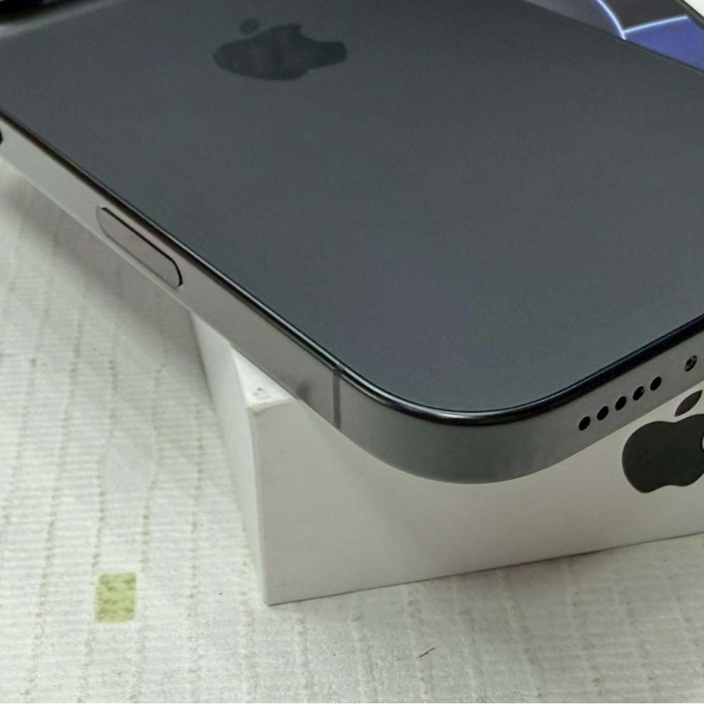 iPhone 16 Pro 128g 黑 電池95% 有盒裝有配件