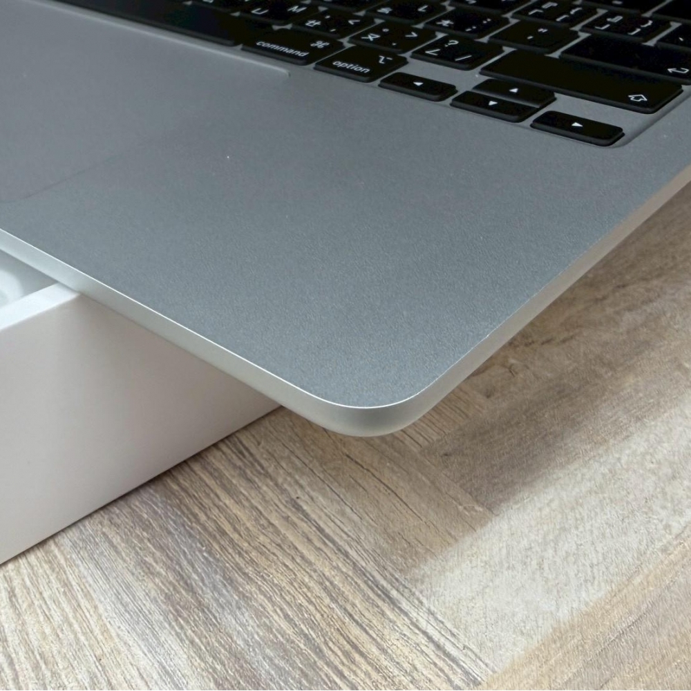 2025 MacBook Air 13吋 M4晶片 16GB/256GB SSD  循環13次