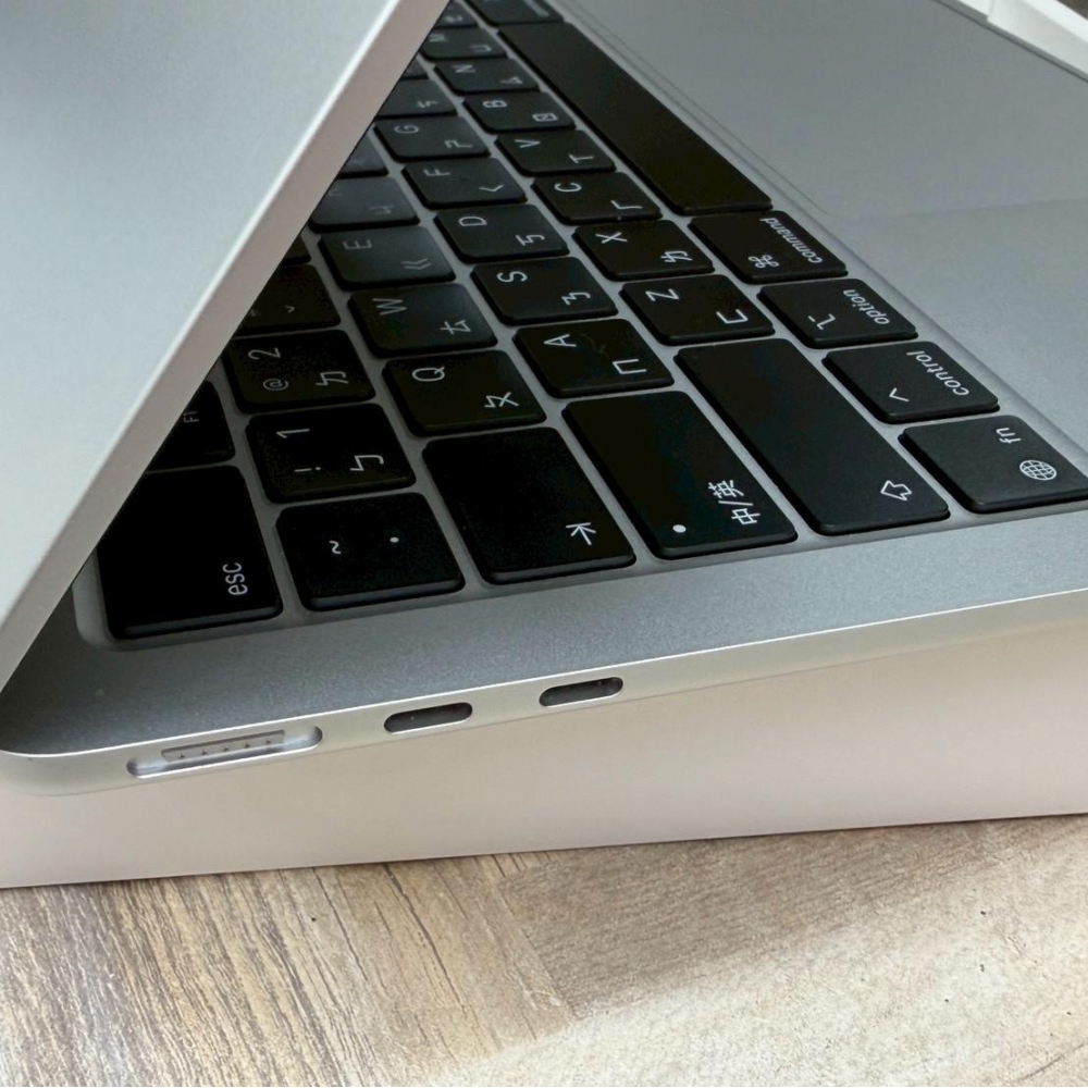 2025 MacBook Air 13吋 M4晶片 16GB/256GB SSD  循環13次