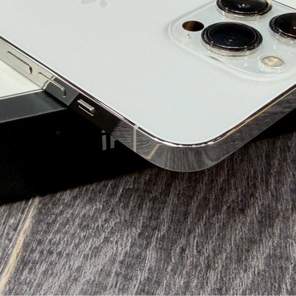 iPhone 13 pro 256g 白 電池79% 有盒裝有配件