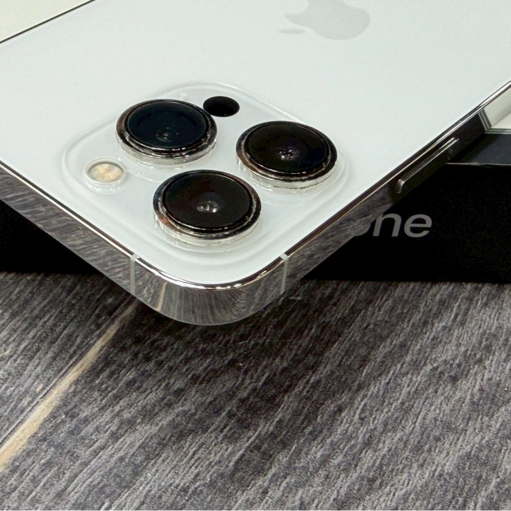 iPhone 13 pro 256g 白 電池79% 有盒裝有配件
