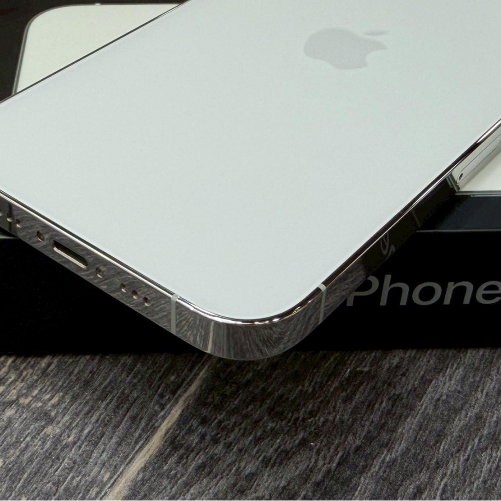 iPhone 13 pro 256g 白 電池79% 有盒裝有配件